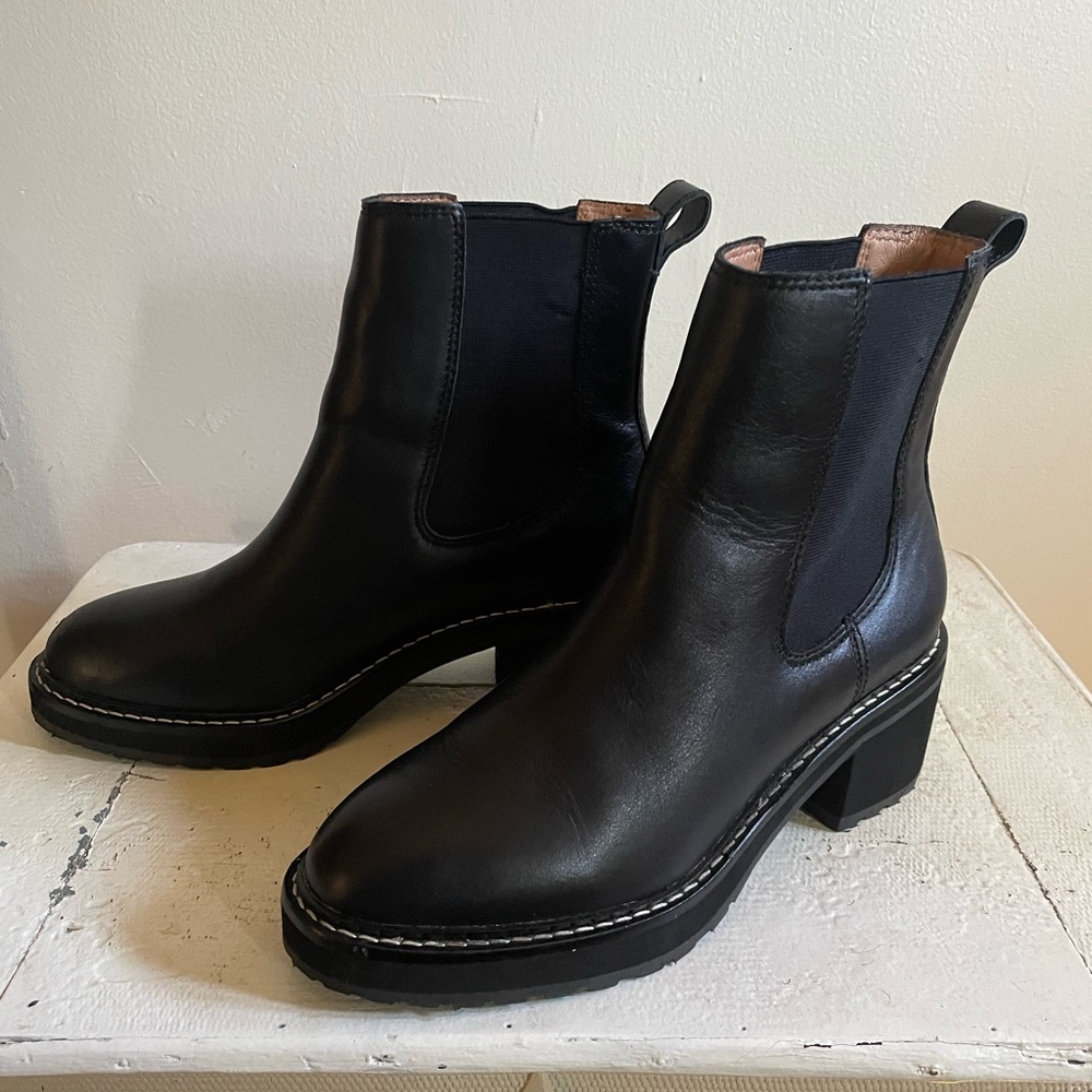 Madewell Chelsea Lugsole Heeled Boots - barely worn. Size 7.5. Color: black